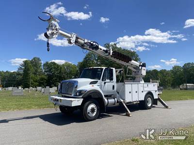 Altec DM47-TR, 23,790 Lb Digger Derrick