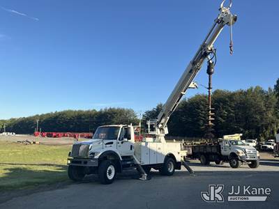 Altec DM47TR, 23,790 Lb Digger Derrick