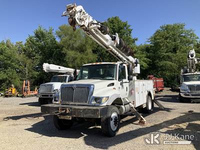 Altec DM47-TR, 23,790 Lb Digger Derrick