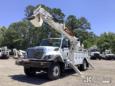 Altec DM47B-TR, 23,790 Lb Digger Derrick