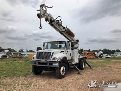 Altec DM47, 23,790 Lb 47 ft, Digger Derrick