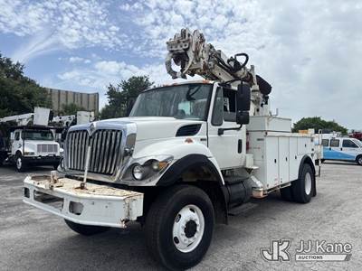 Altec DM45-TC, 25,930 Lb Digger Derrick