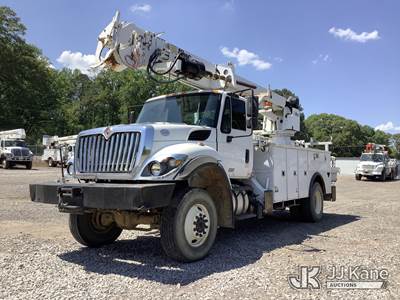 Altec DM47B-TR, 23,790 Lb Digger Derrick