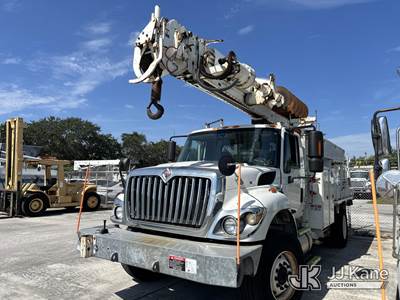 Altec DM47-TR, 13,400 Lb Digger Derrick