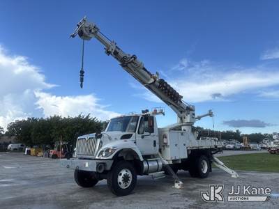 Altec DM45-TR, 13,400 Lb Digger Derrick