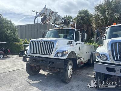 Altec DM47TR, 23,790 Lb Digger Derrick