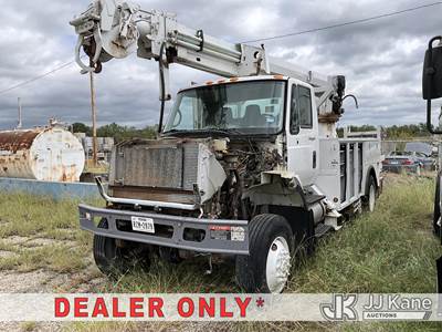 Altec DM47-TR, 23,790 Lb Digger Derrick