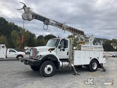 International 7400 Tracked Digger Derrick