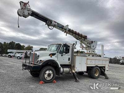 International 7400 Tracked Digger Derrick