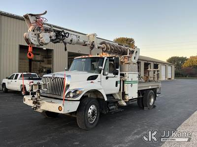 International 7400 Tracked Digger Derrick