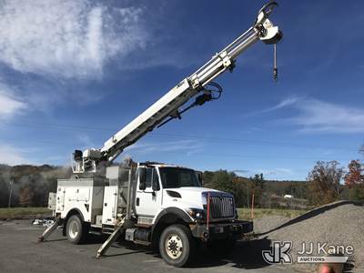 Altec DC47-TR, 23,790 Lb Digger Derrick