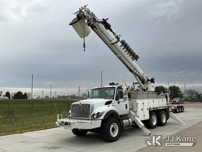 Altec D3055B-TR, 26,570 Lb Digger Derrick