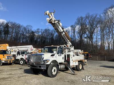 International 7400 Truck-Mounted Digger Derrick