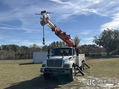 Altec DM47TR, 23,790 Lb Digger Derrick