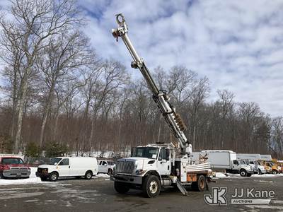 Altec DM47B-BC, 17,730 Lb Digger Derrick