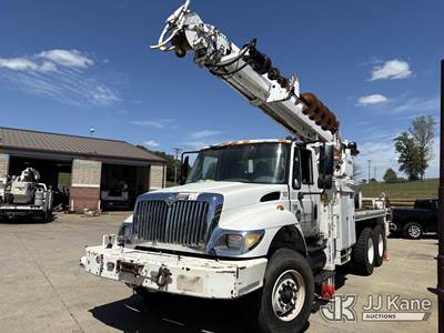 Altec D4050-TR, 30,000 Lb Digger Derrick