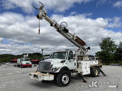 Altec DM45-TR, 26,790 Lb Digger Derrick