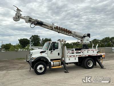 Altec DM47BTR, 23,790 Lb Digger Derrick