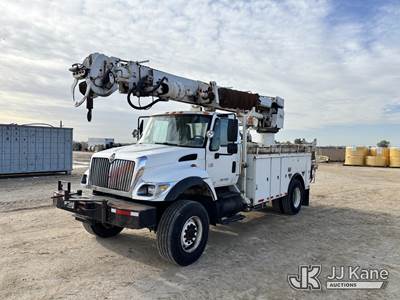 Altec DM47TR, 23,790 Lb Digger Derrick