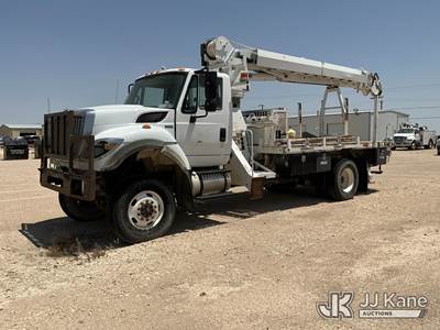 Altec DM47B-TB, 24,660 Lb Digger Derrick