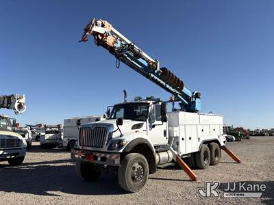 Altec DM47TR, 15,000 Lb Digger Derrick