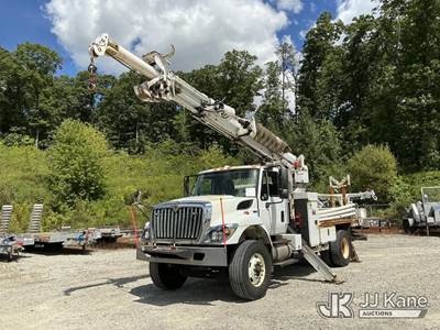 Altec DM47B-BC, 17,730 Lb Digger Derrick