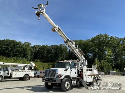 Altec DM47B-BC, 17,730 Lb Digger Derrick