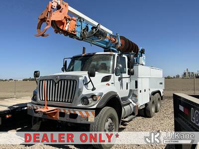 Altec DM47-TR, 15,000 Lb Digger Derrick