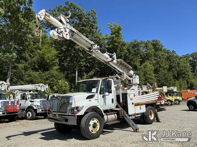 Altec DM47-BC, 17,750 Lb Digger Derrick