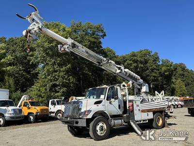 Altec DM47B-BC, 17,730 Lb Digger Derrick