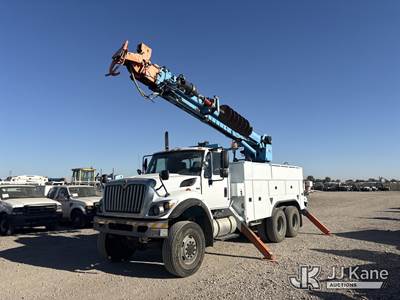 Altec DM47TR, 15,000 Lb Digger Derrick
