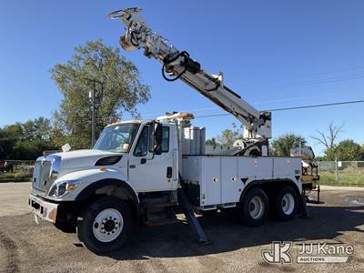 Altec DM45-BTC, 26,790 Lb Digger Derrick