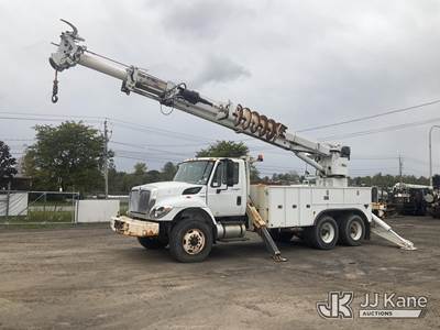 Altec D3060A-TR, 25,250 Lb Digger Derrick
