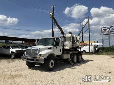 International 7500 Tracked Digger Derrick