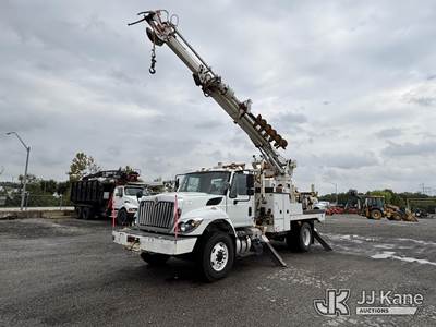 International 7500 Tracked Digger Derrick