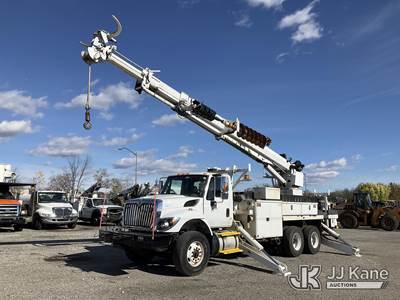 Altec D4055-BTR, 30,000 Lb Digger Derrick