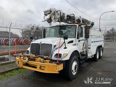 Altec DM47T, 23,790 Lb Digger Derrick