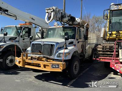 Altec DM47-TR, 23,790 Lb Digger Derrick