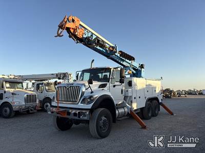 Altec DM47B-TR, 15,000 Lb Digger Derrick