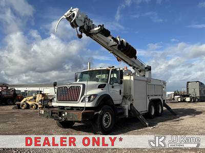 Altec D3060A-TR, 25,150 Lb Digger Derrick