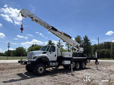 Altec DT80, 24,450 Lb 80 ft, Digger Derrick