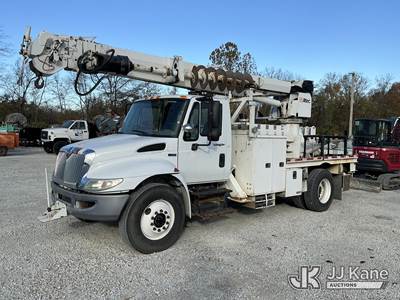 Altec DM47TR, 23,790 Lb Digger Derrick
