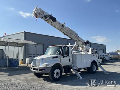Altec DM47TR, 23,790 Lb Digger Derrick