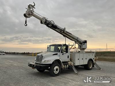 Altec DM47B-TR, 23,790 Lb Digger Derrick