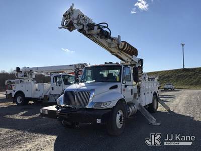 Altec DM47B-TR, 23,790 Lb Digger Derrick