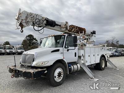 Altec DM47B-TR, 23,790 Lb Digger Derrick