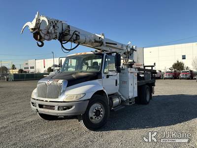 Altec DM47B-TR, 23,790 Lb Digger Derrick