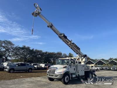Altec DM47BT, 23,790 Lb Digger Derrick