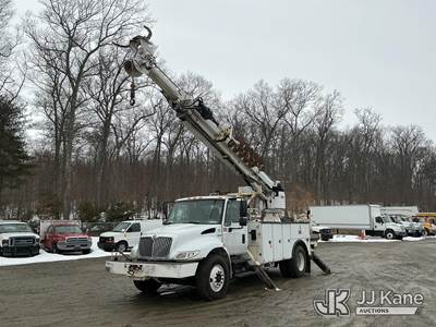 Altec DC47-TR, 23,520 Lb Digger Derrick