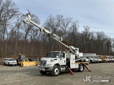 Altec DM47B-TR, 23,790 Lb Digger Derrick